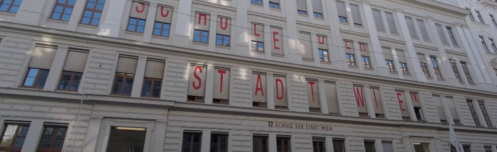 Bezirksflash: Schulvorplatz wird permanent autofrei