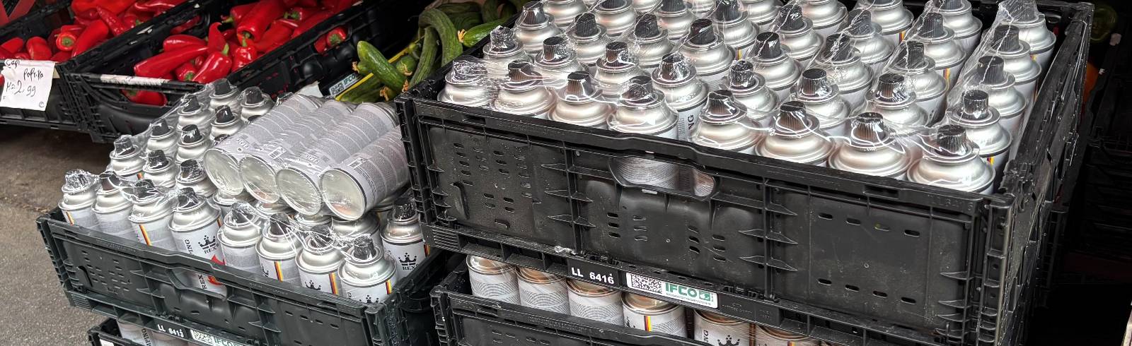 725 Butangasflaschen in zwei Geschäften illegal gelagert