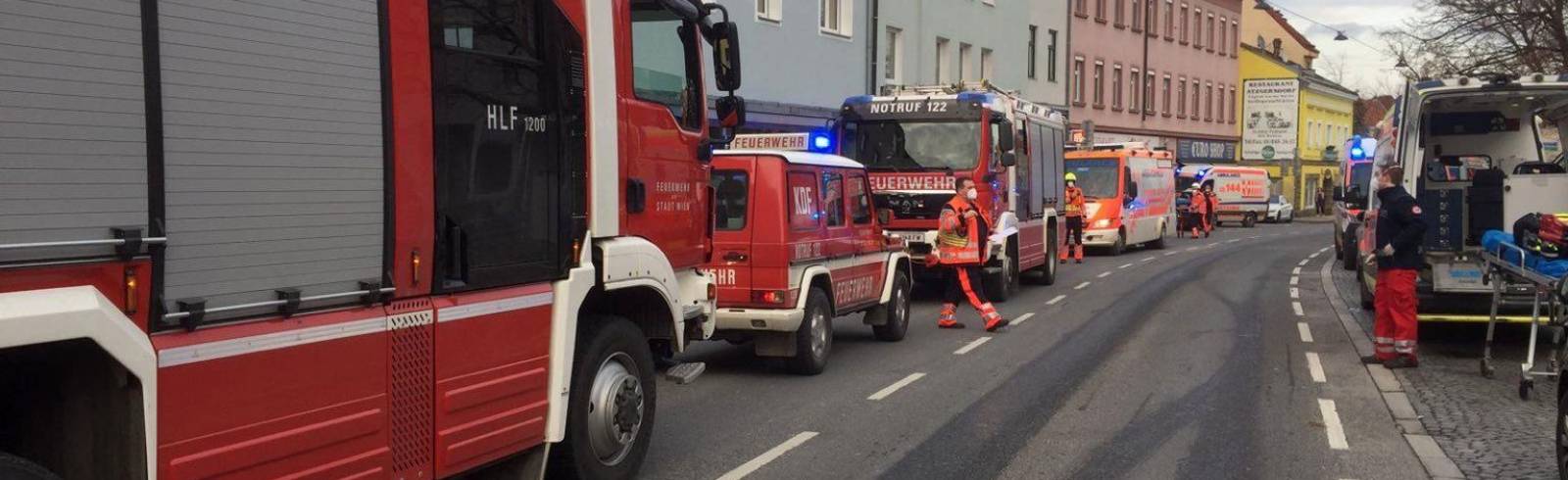 Bezirksflash: 13 Leichtverletzte bei Hausbrand