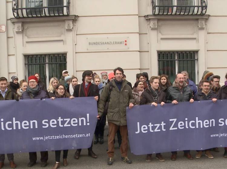 Akademikerball: Protest am Ballhausplatz