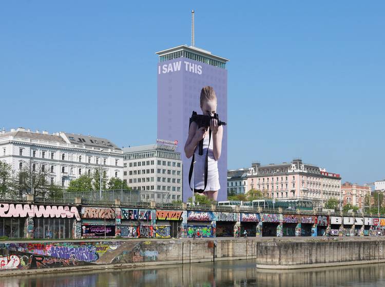 Helnwein verhüllt den Ringturm