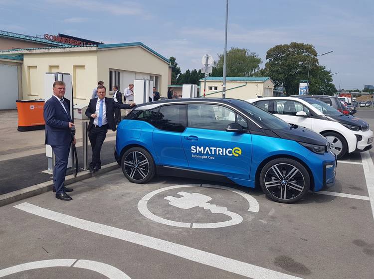 Ladestationen: Schneller Strom für das Auto