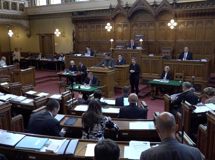 Hanke: "Maßvolle Neuverschuldung" vorgesehen