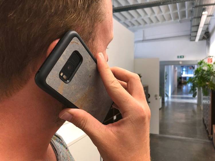 Im Brandfall rettet jeder vierte junge Österreicher zuerst sein Handy