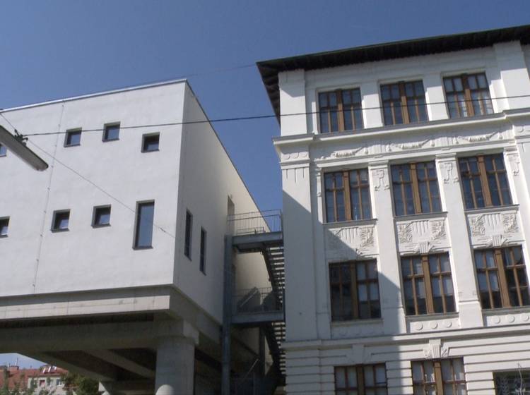 Schüttaustraße: Schulzubau auf Stützen