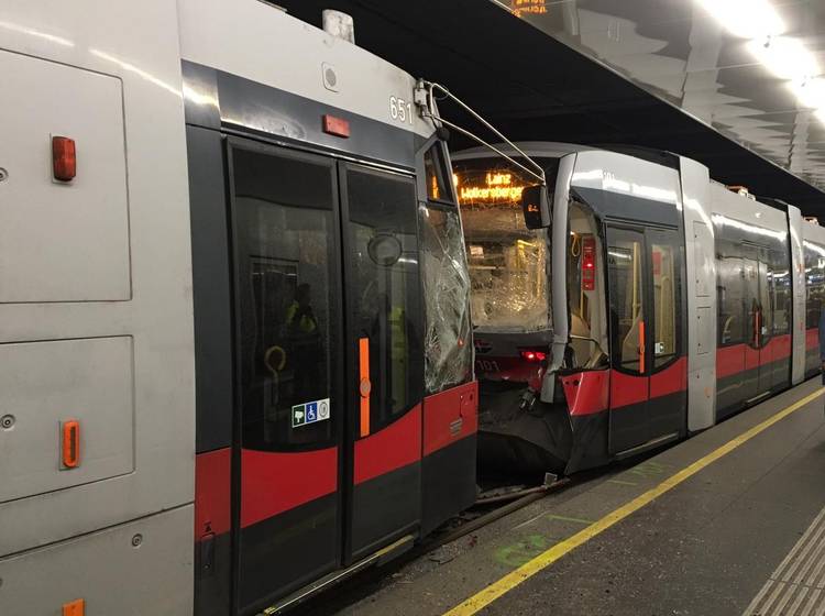 Auffahrunfall zweier Straßenbahnen in Wien