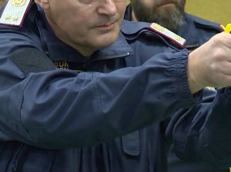 Moderne Taser für Justizwachebeamte