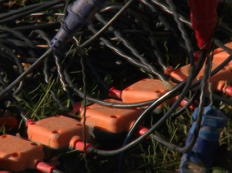 Mit Kabelsalat auf Heißwassersuche