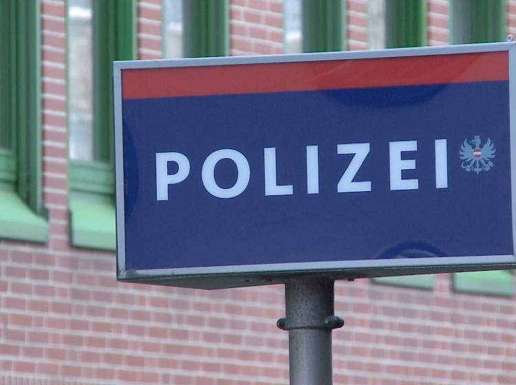 Favoriten: Mann attackiert zwei Frauen