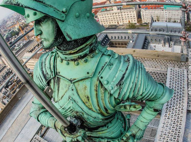 W24-Bezirksflash: Fitnesscheck für Rathausmann