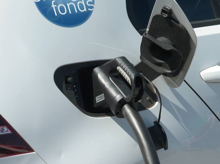 Flughafen: Neue Turbo-E-Tankstelle