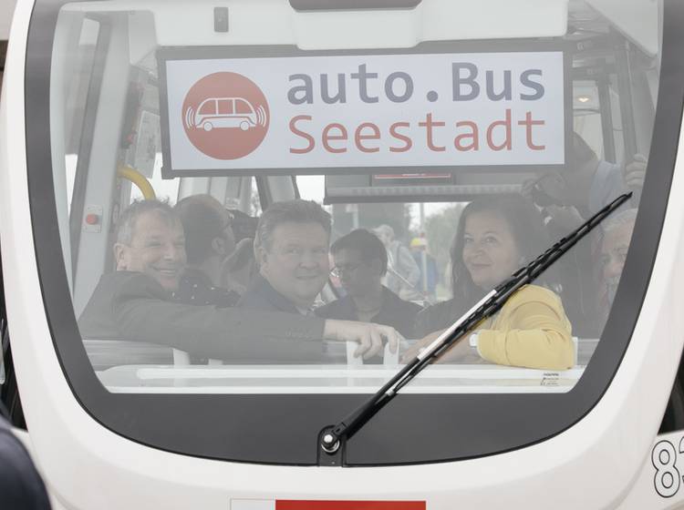 Regelbetrieb der autonomen E-Busse gestartet