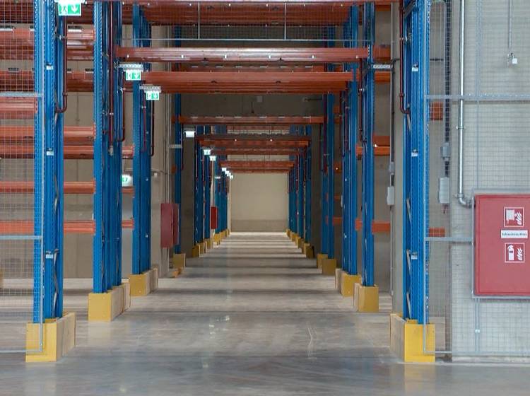 Strebersdorf: Mega-IKEA-Möbel-Lager geöffnet