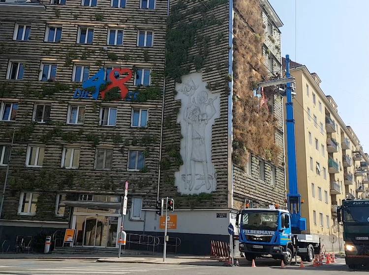 Bezirksflash: Grüne Fassade wird gestutzt