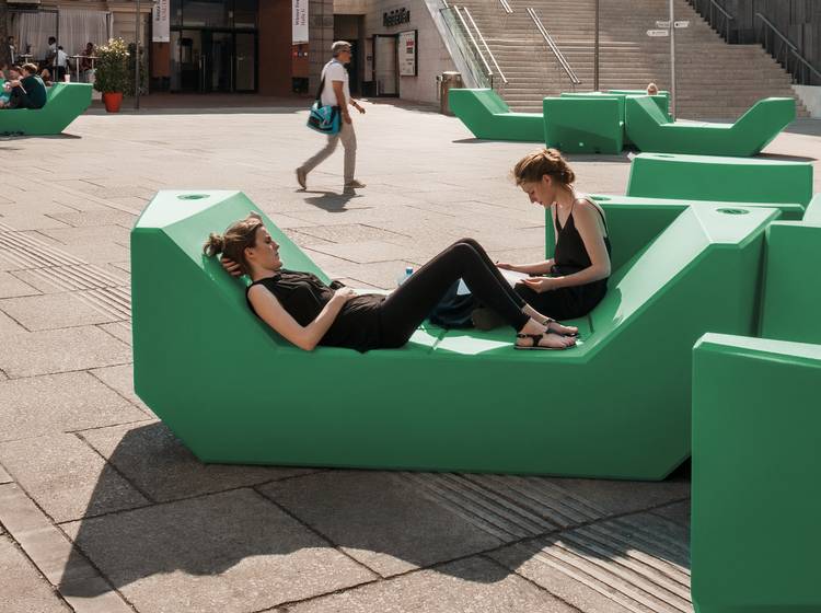 MQ Hofmöbel erhalten heuer die Farbe "Libelle"