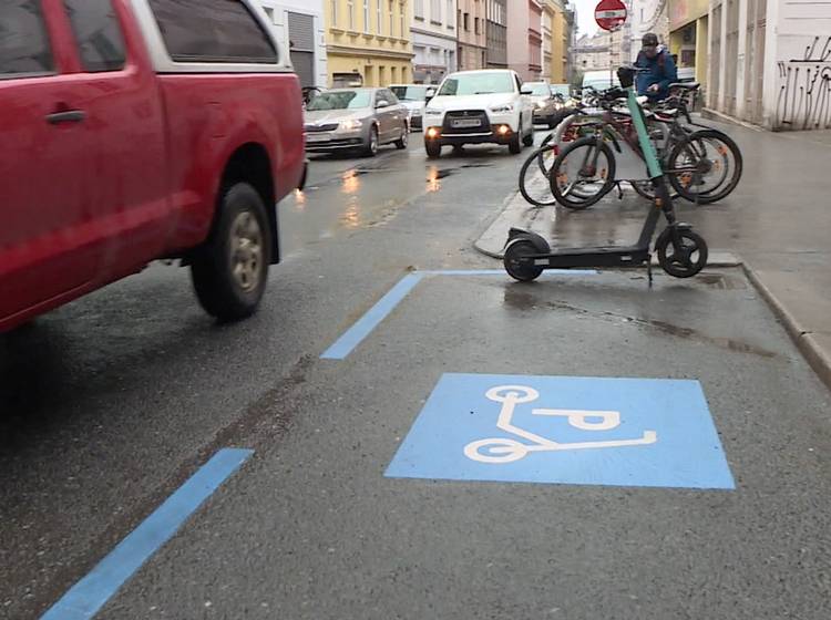 Neubau testet E-Scooter-Parkplätze