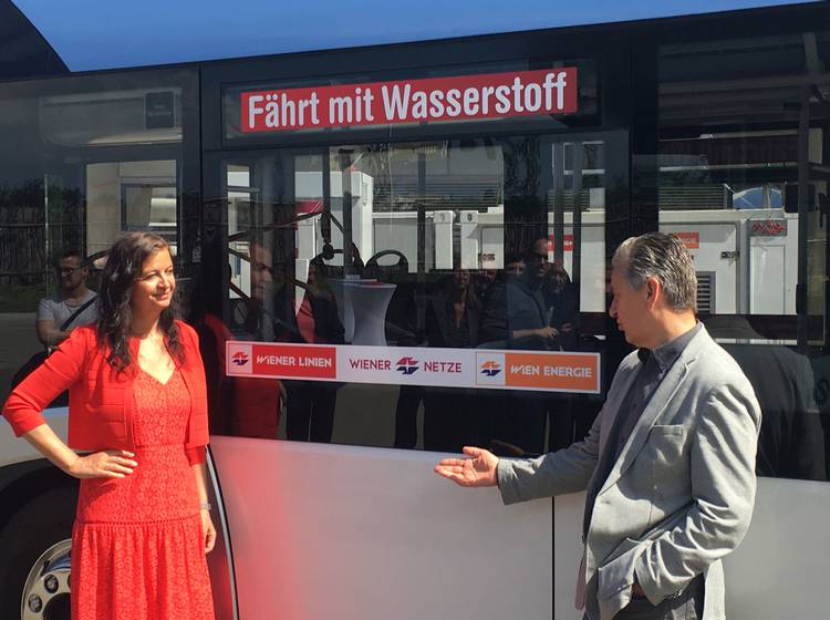 Wasserstoffbus testweise in Betrieb