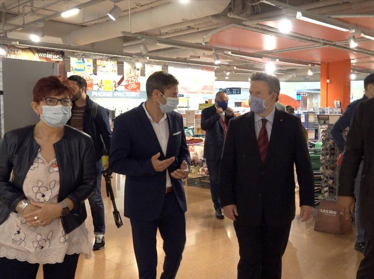 Ludwig sagt Supermarkt-MitarbeiterInnen „Danke“