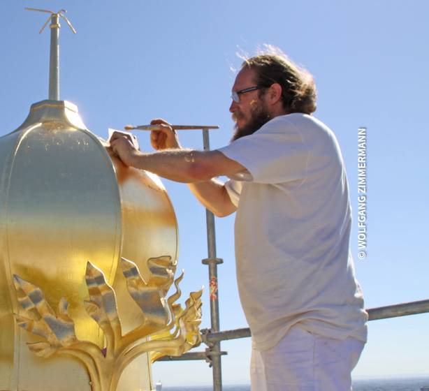 Goldene Spitze für die Votivkirche