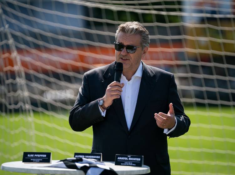 Hacker: "Neue Spielregeln nötig"