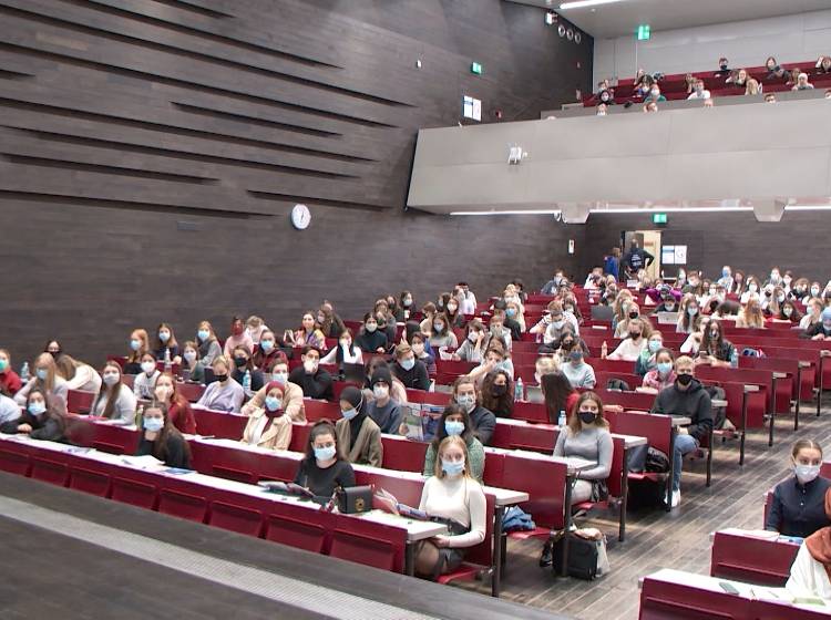 Unis: Semesterstart mit unterschiedlichen Regeln