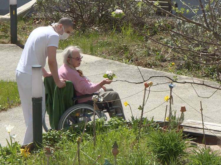 Mehr Tests in Pflegeheimen & neue Corona-Strafen
