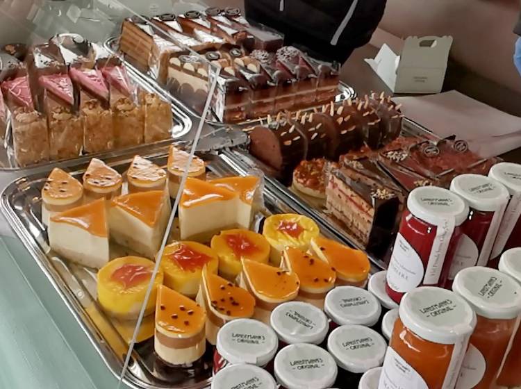 Bezirksflash: Tortenmarkt beim Café Landtmann