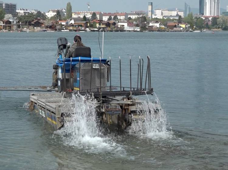 Bezirksflash: Saisonsstart für Mähboote