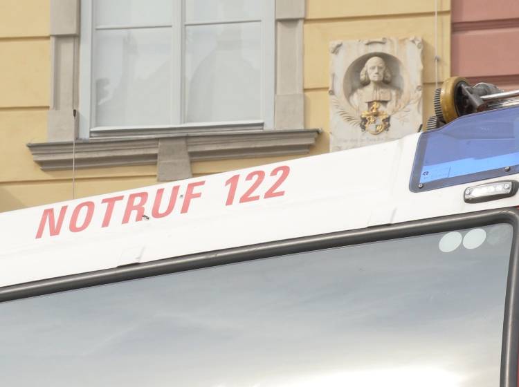 Bezirksflash: Mann stirbt nach Zimmerbrand