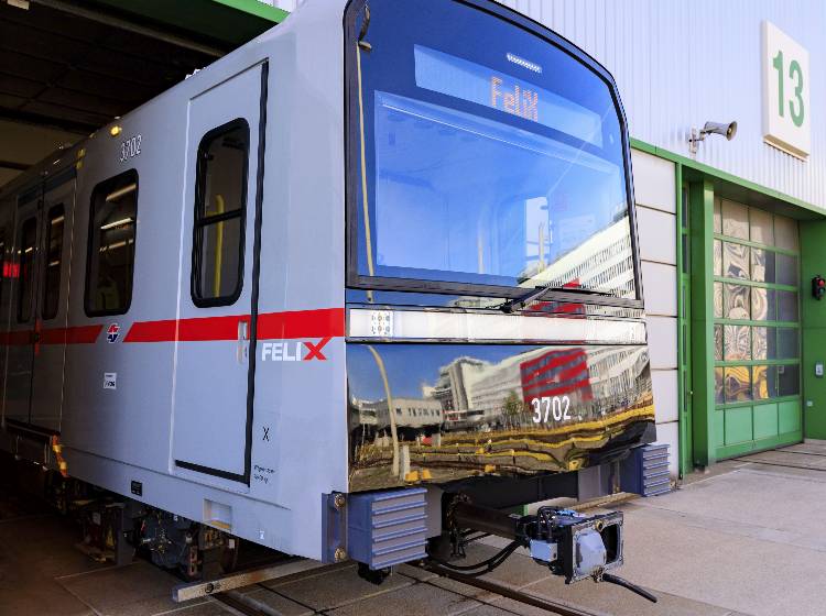 Öffis: Erster X-Wagen heißt Felix