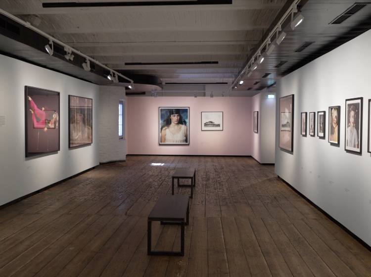 „Haltung und Pose“ im Kunst Haus Wien