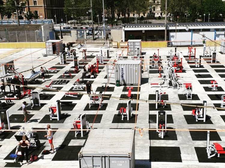 Bezirksflash: Eisring wird zum Outdoor-Gym