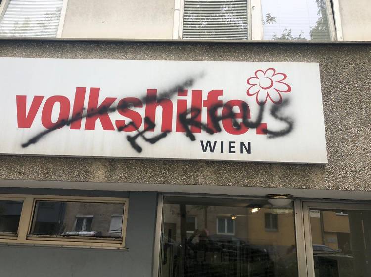 Rechtsradikale Sprayattacke an Flüchtlingsheim