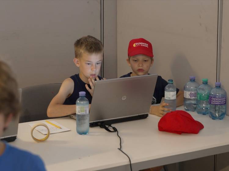 Kinder gestalten "Spielestadt" in Ottakring