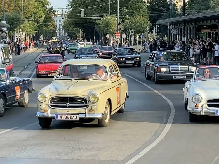Bezirksflash: Oldtimerparade am Ring