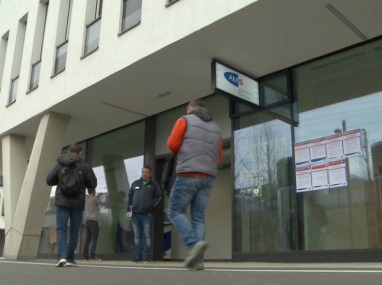 AMS: Weniger Arbeitslose im August