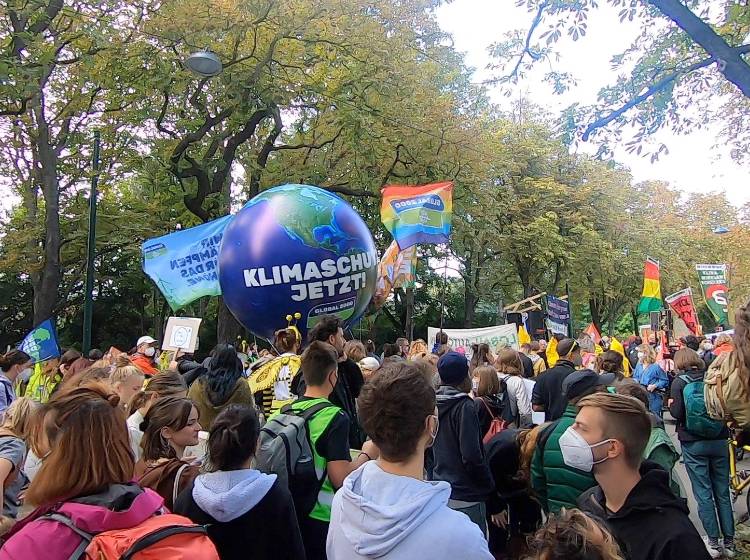 Klimastreik: Tausende Menschen auf der Straße