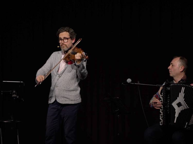 Virtuose Aliosha Biz macht Kabarett