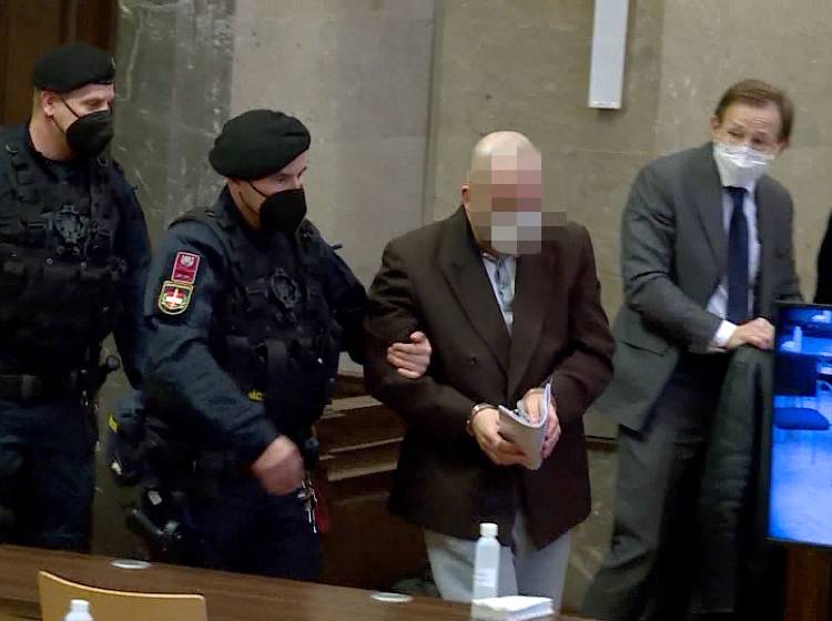 Bezirksflash: Mordprozess um Bierwirt gestartet