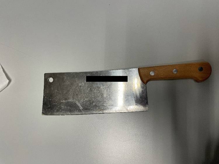 Nachbarn mit Hackbeil bedroht