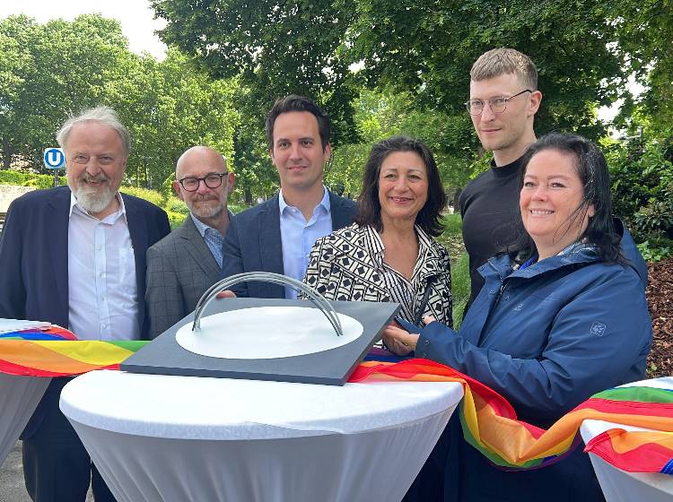 LGBTIQ: "Grauer" Regenbogen als Denkmal