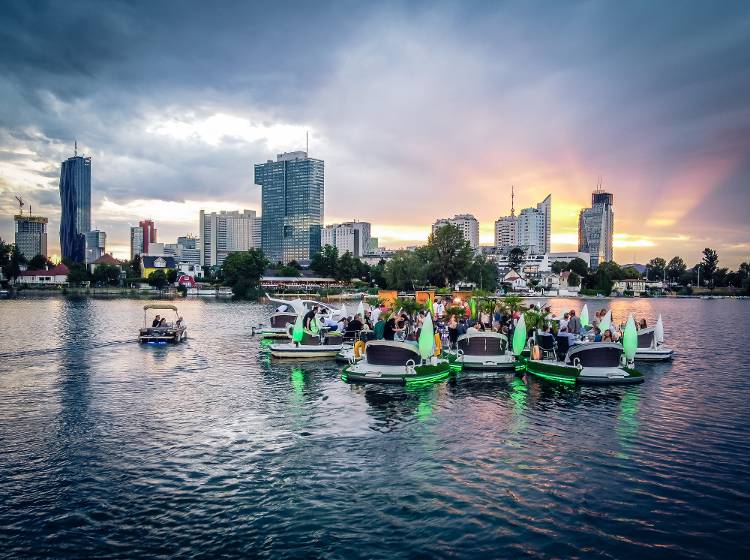 Bezirksflash: Schwimmende Konzerte starten