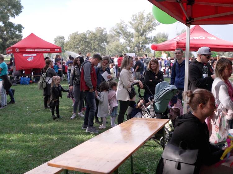 Friedliches Feiern zum Welttag des Kindes