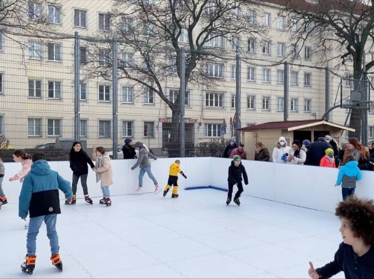 Bezirksflash: Eislaufplatz im Bacherpark öffnet