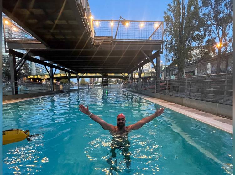 Bezirksflash: Eisschwimmen am Badeschiff