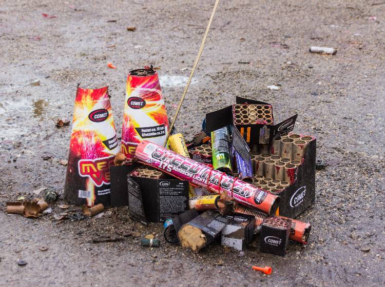 Zwei Burschen durch Böller verletzt
