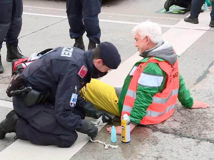 Klimablockaden sorgen für Stau im Frühverkehr