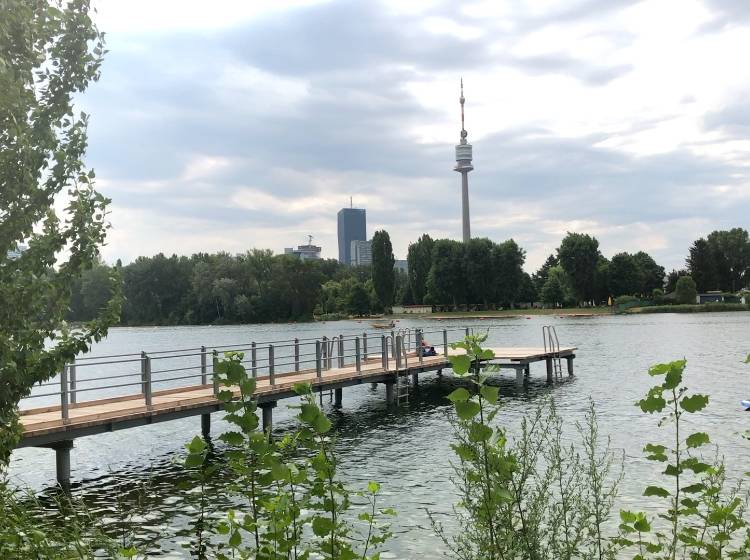 So chillt es sich am neuen Gratis-Badesteg