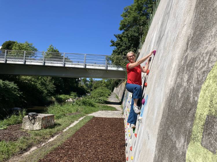 Schüchner testet neue Boulderwand
