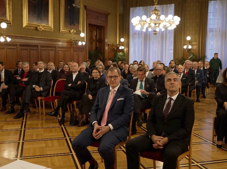 Silbernes Ehrenzeichen für Christian Pöttler und Oliver Braun